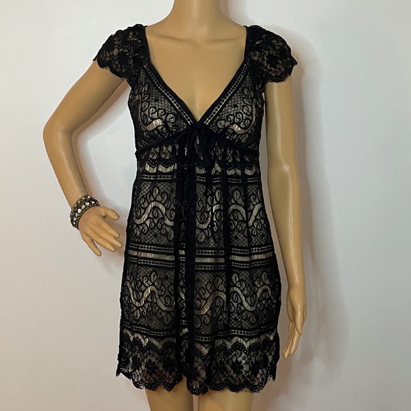 Vintage Milly 60’s black lace flutter sleeve dress - Picture 1 of 13